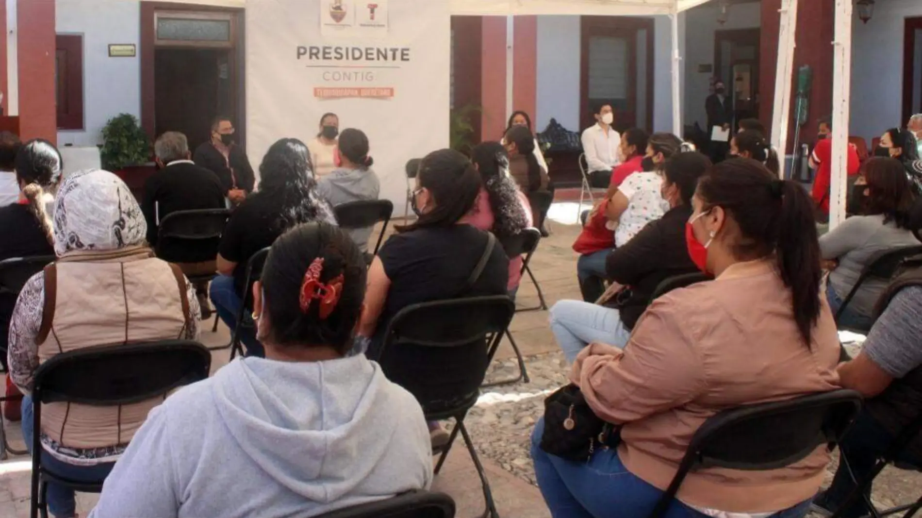 En Tequisquiapan los estudiantes recibieron apoyos de becas escolares.